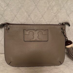 Tory Burch Leather Crossbody in Gray color